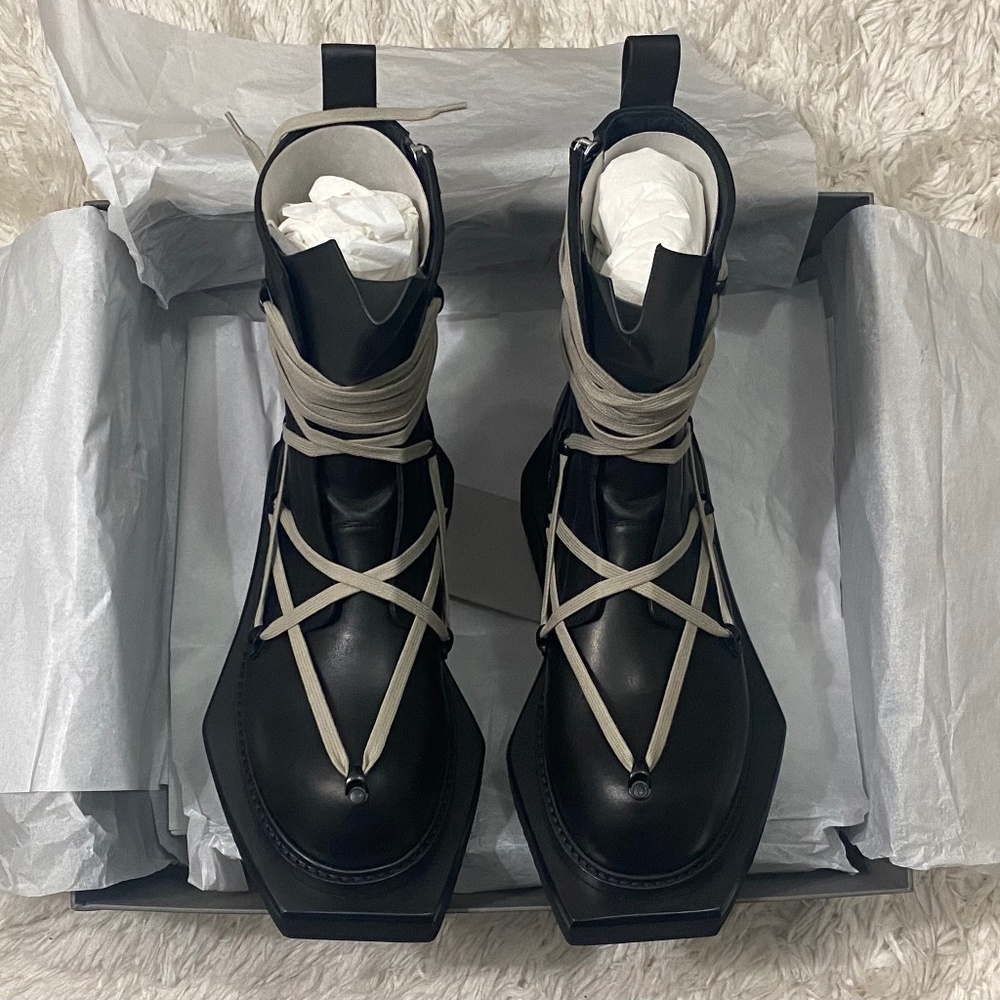 Rick Owens Men's Pentalaced Turbo Cyclops Boot in Black/Pearl